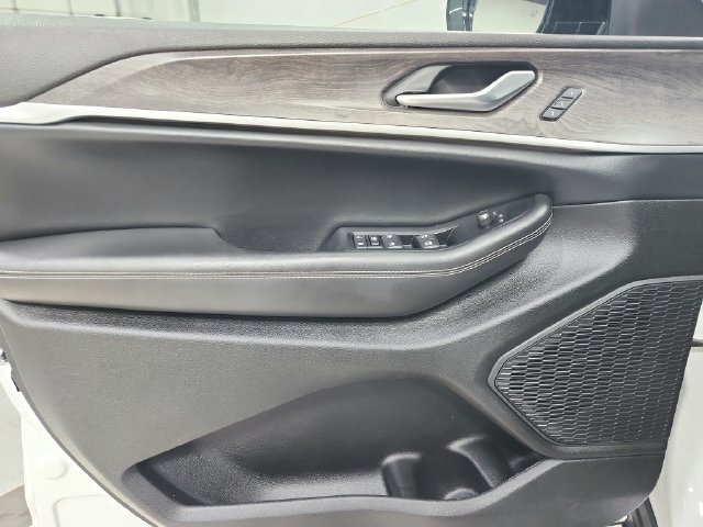 Used 2023 Jeep Grand Cherokee Limited AWD/4WD image 35