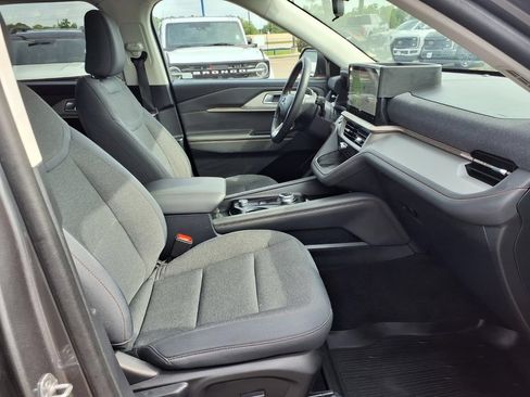Used 2025 Ford Explorer Active RWD image 29