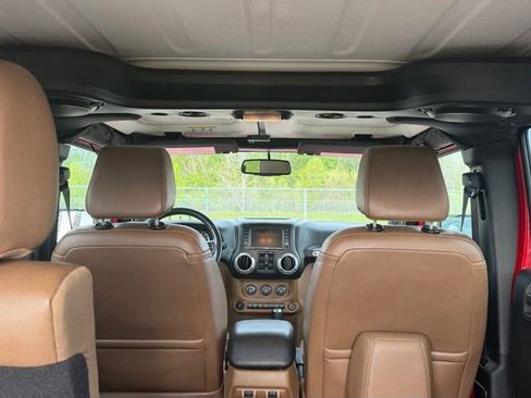 Used 2013 Jeep Wrangler Unlimited Sahara w/ Connectivity Group AWD/4WD image 9