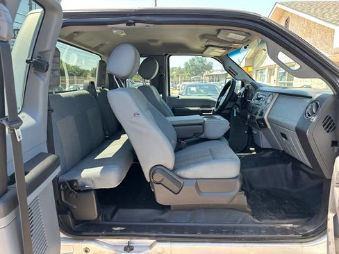 Used 2015 Ford F250 XLT w/ XLT Premium Package AWD/4WD image 11