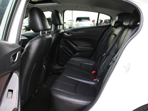 Used 2018 MAZDA MAZDA3 Touring image 21