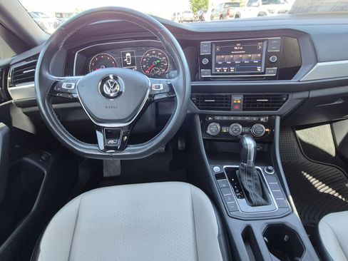 Used 2019 Volkswagen Jetta R-Line FWD image 18