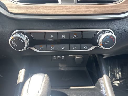 Used 2024 Nissan Altima 2.5 SV image 18