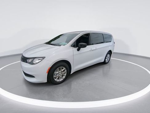 New 2026 Chrysler Voyager LX image 4