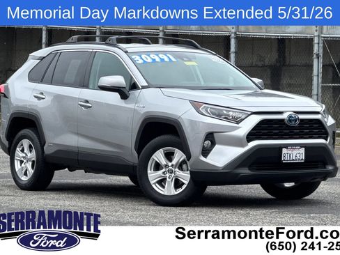 Used 2021 Toyota RAV4 XLE AWD/4WD image 1