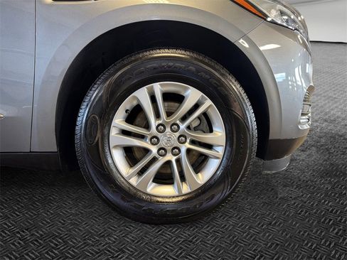 Used 2018 Buick Enclave Essence image 11