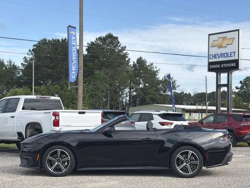 Used 2025 Ford Mustang Premium RWD image 10