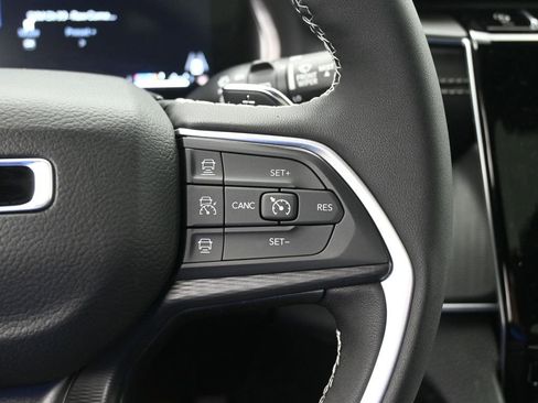 New 2025 Jeep Grand Cherokee Altitude image 10