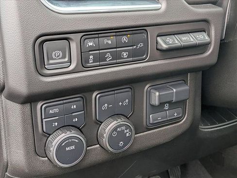 Used 2022 Chevrolet Tahoe Premier AWD/4WD image 14