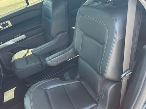 Used 2022 Ford Explorer XLT w/ Equipment Group 202A image 11