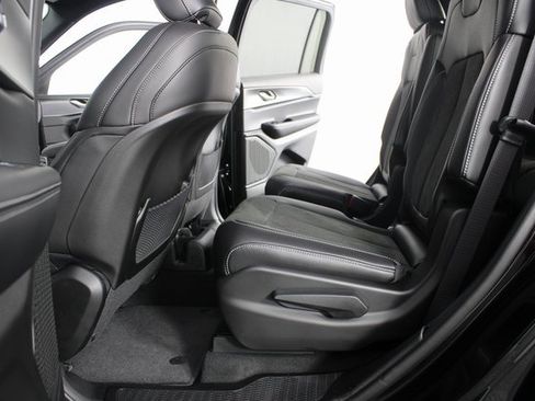 New 2025 Jeep Grand Cherokee L Altitude image 17