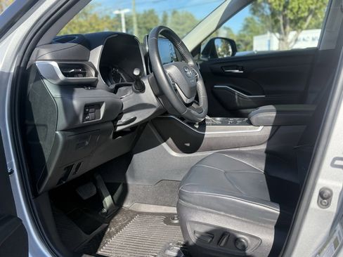 Certified 2022 Toyota Highlander XLE image 14