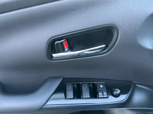 Certified 2020 Toyota Prius LE FWD image 11