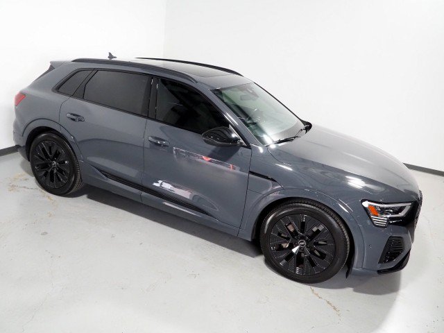 Used 2024 Audi Q8 e-tron Prestige AWD/4WD image 12