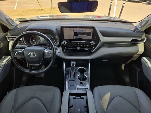 Used 2021 Toyota Highlander Limited image 14