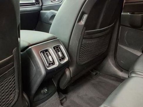 Used 2024 Kia Sorento S image 25