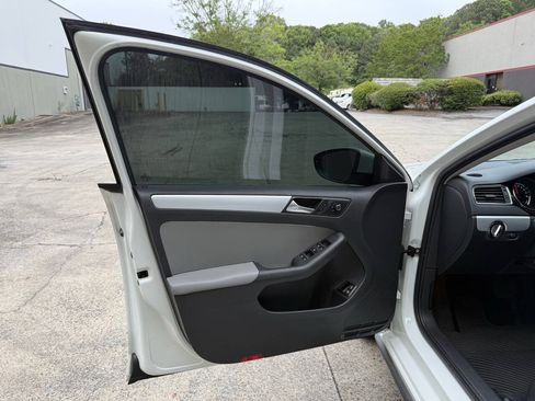 Used 2016 Volkswagen Jetta SEL Premium FWD image 32
