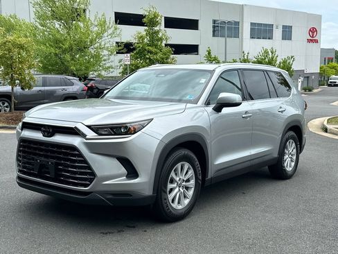 Used 2025 Toyota Grand Highlander AWD image 2