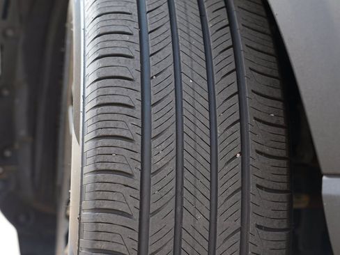 Used 2024 Ford Explorer XLT w/ Equipment Group 202A AWD/4WD image 27