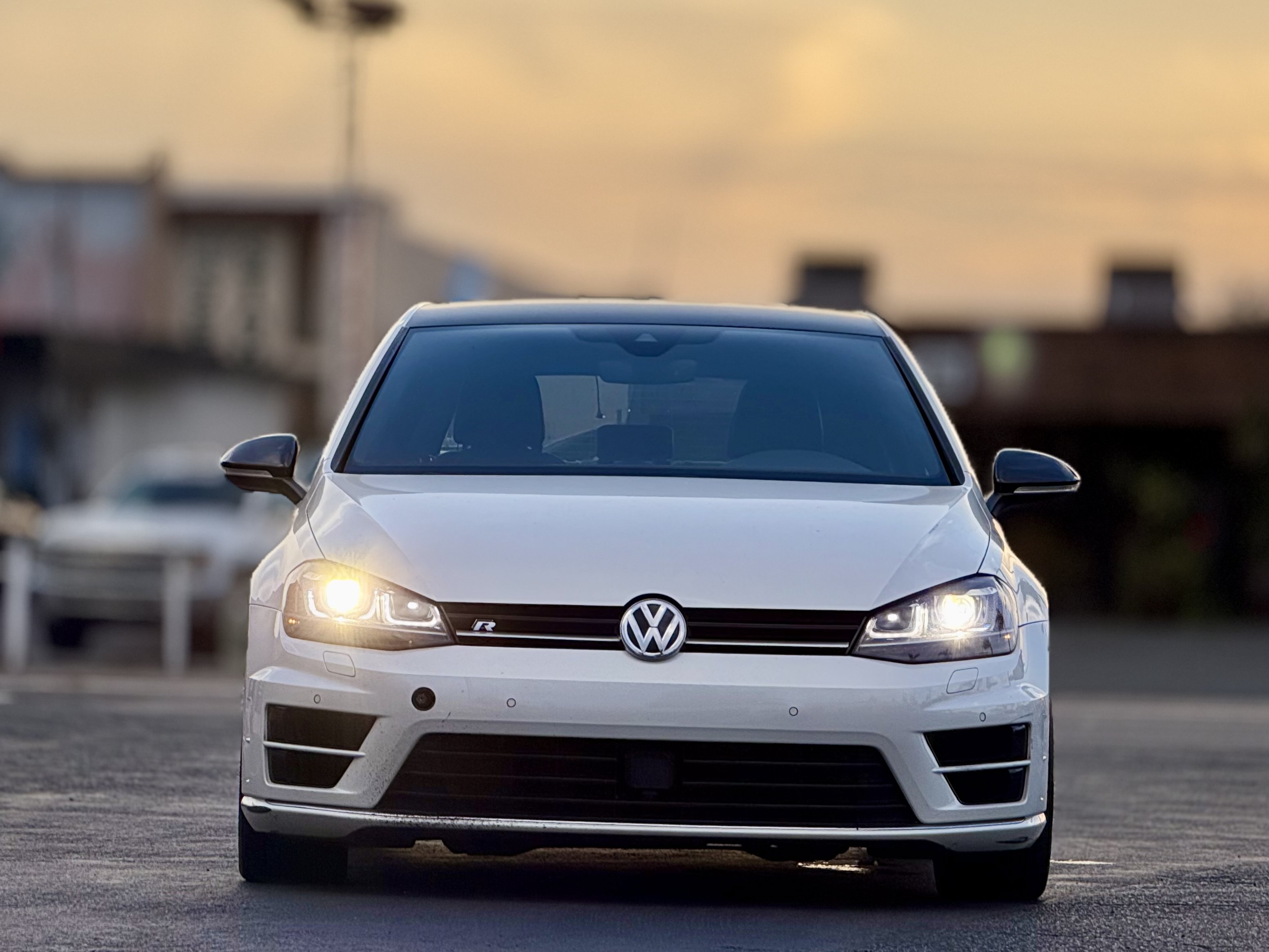 Used 2017 Volkswagen Golf R 4-Door AWD/4WD image 2