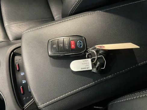 Used 2021 Toyota Venza XLE w/ Softex Package image 22