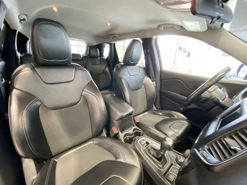 Used 2019 Jeep Cherokee Latitude Plus image 26