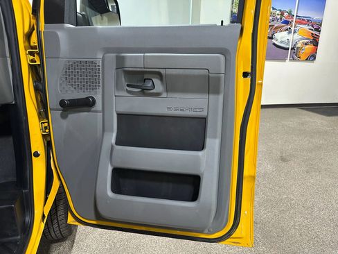 Used 2011 Ford E-150 and Econoline 150 Wagon RWD image 22
