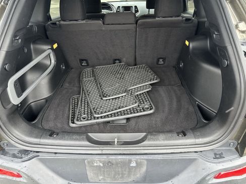 Used 2014 Jeep Cherokee Latitude w/ Cold Weather Group image 14