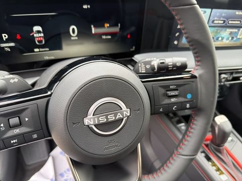 Used 2025 Nissan Kicks SR FWD image 19