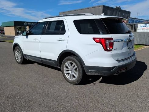 Used 2018 Ford Explorer XLT w/ Equipment Group 201A AWD/4WD image 4