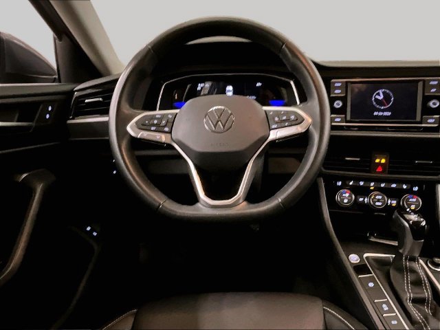Used 2023 Volkswagen Jetta SE FWD image 5
