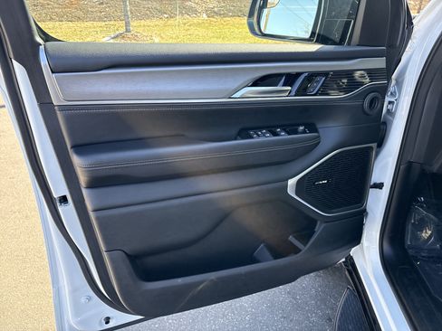 Used 2024 Jeep Wagoneer Series II image 14