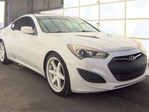 Used 2013 Hyundai Genesis 2.0T image 3