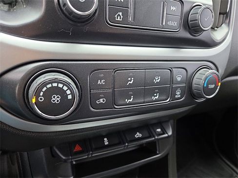 Used 2022 Chevrolet Colorado LT w/ LT Convenience Package image 16