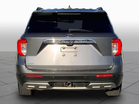 Used 2022 Ford Explorer XLT w/ Equipment Group 202A image 5