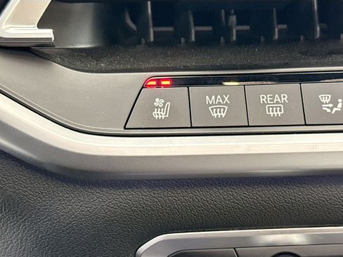 Used 2021 BMW X7 M50i image 23