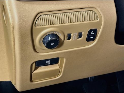 Used 2022 Jeep Grand Wagoneer Series III w/ Rear Seat Video Group 1 AWD/4WD image 25