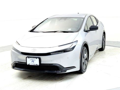New 2026 Toyota Prius LE image 2