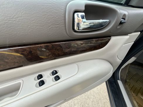 Used 2005 Chrysler Sebring Limited image 22