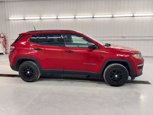 Used 2018 Jeep Compass Sport w/ Cold Weather Group FWD image 10
