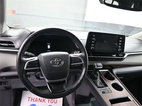 Used 2023 Toyota Sienna XLE image 39