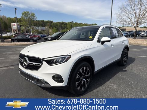 Used 2025 Mercedes-Benz GLC 350e 4MATIC image 1