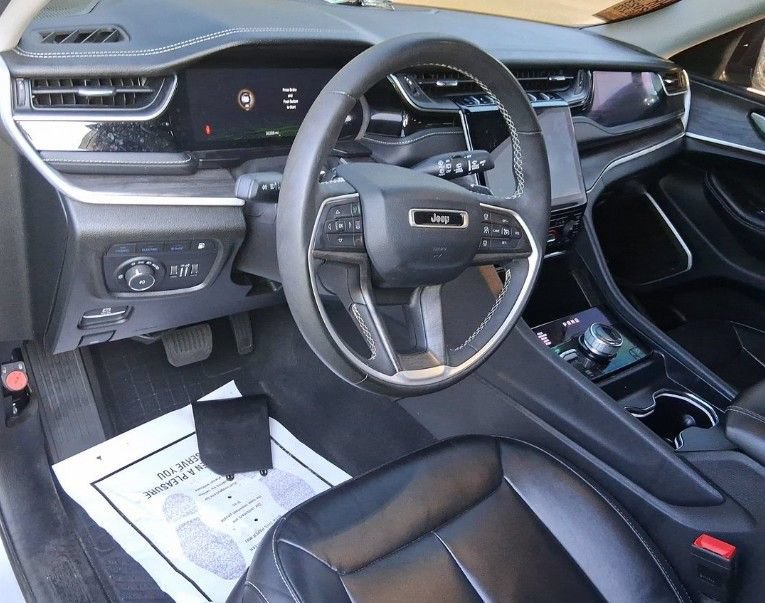 Used 2023 Jeep Grand Cherokee 4WD 4xe image 5