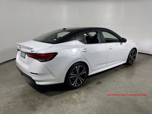 Used 2022 Nissan Sentra SR w/ SR Premium Package image 3