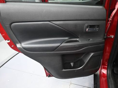 Used 2020 Mitsubishi Outlander SE AWD/4WD image 18