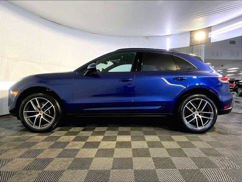 Certified 2025 Porsche Macan image 2