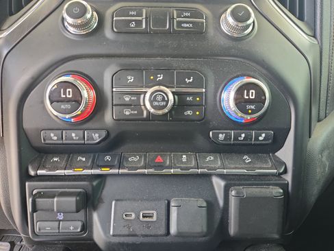 Used 2019 GMC Sierra 1500 AT4 w/ Technology Package AWD/4WD image 12