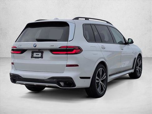 Used 2026 BMW X7 xDrive40i w/ M Sport Package AWD/4WD image 2