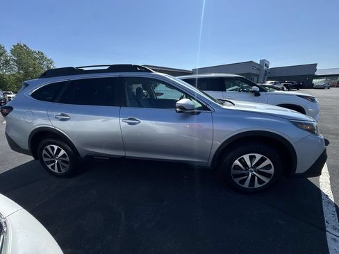Used 2020 Subaru Outback Premium AWD/4WD image 9