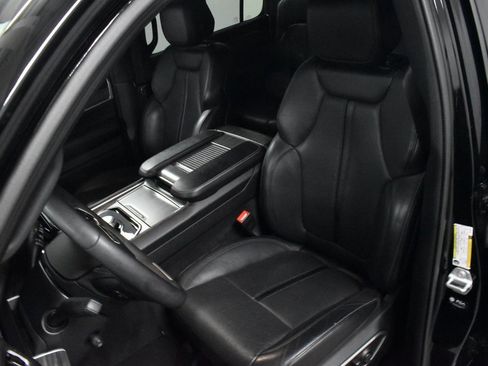 Used 2024 Jeep Wagoneer Series II w/ Flexible Seating Group image 13